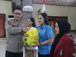 Kapolda Bali Bekerja Sama Dengan Mahasiswa dan Organisasi Kepemudaan Salurkan Bantuan Sosial Polri Presisi