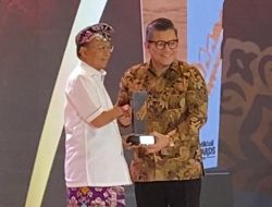 Koster Gondol Penghargaan ‘Tokoh Pelindung Budaya Bali’ pada detikBali Awards 2025