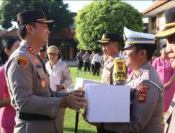 Penyerahan Simbolis Paket Bingkisan Hari Raya Tahun 2025 di Polres Buleleng