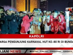 Kapolri Sapa Warga Pengunjung Karnaval HUT ke-80 RI di Bundaran HI