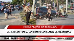 Polantas Biringkanaya Bersihkan Tumpahan Semen