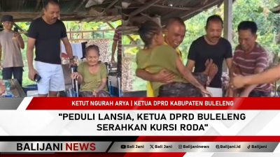 Peduli Lansia, Ketua DPRD Buleleng Serahkan Kursi Roda