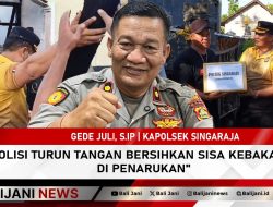 Polisi Turun Tangan Bersihkan Sisa Kebakaran di Penarukan
