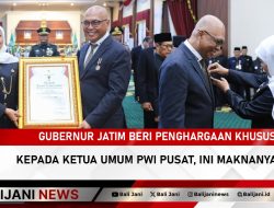 Gubernur Jatim Beri Penghargaan Khusus kepada Ketua Umum PWI Pusat, Ini Maknanya!