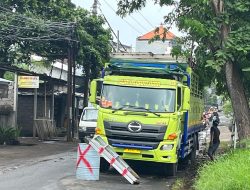 Truk Parkir Tiga Hari, Arus Pemaron Lovina Nyaris Macet Total