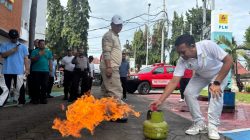 Tingkatkan Kesiapsiagaan, Kolaborasi PLN – Damkar Lakukan Simulasi Tanggap Darurat Kebakaran