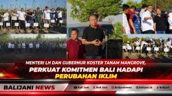 Menteri Lingkungan Hidup Mohammad Jumhur Hidayat bersama Gubernur Bali Wayan Koster saat menanam bibit mangrove di Mangrove Arboretum Park.