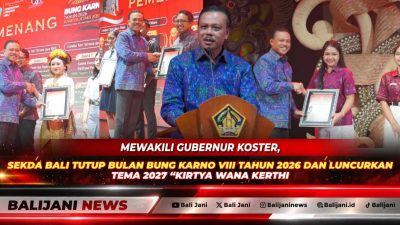 Sekretaris Daerah Provinsi Bali Dewa Made Indra saat menyerahkan piala penghargaan kepada pemenang lomba dalam acara penutupan Bulan Bung Karno 2026 di Gedung Ksirarnawa