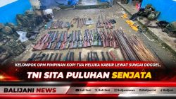 Personel Satgas Koops TNI Habema saat menunjukkan barang bukti puluhan senjata api rakitan dan senapan angin milik OPM di Yahukimo.