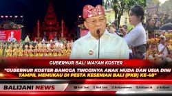 Gubernur Bali Wayan Koster tersenyum bangga saat menyapa dan memberikan apresiasi kepada penari anak-anak di Pesta Kesenian Bali.