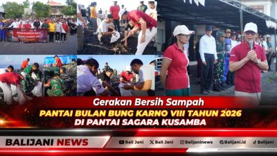 Bupati Klungkung I Made Satria bersama jajaran memungut sampah plastik di pesisir Pantai Sagara Kusamba.