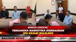 Penyidik Polres Buleleng menyerahkan berkas dan tersangka narkotika NH kepada JPU I Gde Doni Hendrawan di Ruang Tahap II Kejari Buleleng.