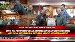 Anggota I BPK RI Nyoman Adhi Suryadnyana saat menyerahkan Laporan Hasil Pemeriksaan LKPD 2025 kepada Gubernur Bali Wayan Koster.