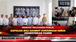 Kapolda Bali Irjen Pol Daniel Adityajaya didampingi Wakapolda Bali saat menyambut kedatangan rombongan Kementerian PANRB di VIP II Bandara Ngurah Rai