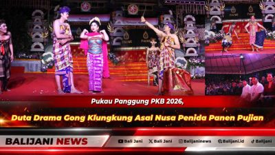 Bupati Klungkung I Made Satria saat berfoto bersama para pregina Sekaa Drama Gong Madu Suara Budaya asal Nusa Penida seusai pementasan di Kalangan Ayodya Art Center