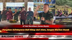 Pangdam IX Udayana Mayjen TNI Piek Budyakto bersama Bupati Buleleng I Nyoman Sutjidra saat meninjau hasil pembersihan eceng gondok di Danau Buyan