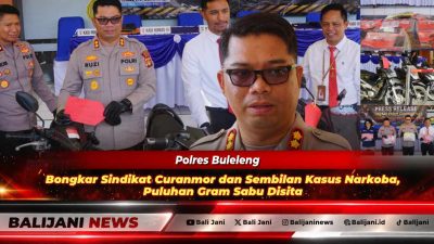 Kapolres Buleleng AKBP Ruzi Gusman didampingi jajaran Satreskrim dan Satresnarkoba saat menunjukkan barang bukti sepeda motor dan paket sabu dalam rilis pers