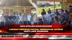 Petugas Seksi Intelijen Kejari Buleleng saat melaksanakan verifikasi faktual dokumen dan sekretariat Yayasan Mukti Lawe Waisnawa di Desa Kayu Putih
