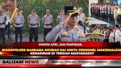 Wakapolres Kawasan Bandara I Gusti Ngurah Rai Kompol I Nengah Sudiarta saat memberikan arahan tegas dalam Apel Jam Pimpinan di halaman Mako Polres