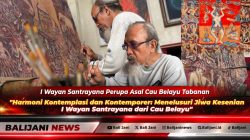 Perupa I Wayan Santrayana asal Cau Belayu Tabanan saat menggoreskan kuas di atas kain kanvas menyelesaikan karya lukis terbarunya bertema spiritualitas