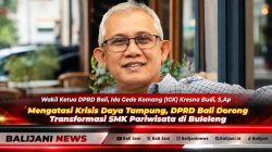 Wakil Ketua DPRD Provinsi Bali Kresna Budi saat meninjau fasilitas ruang praktik perhotelan dalam kunjungan kerja di SMKN 2 Singaraja