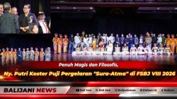 Ny. Putri Koster bersama para seniman Dermaga Seni Buleleng usai pementasan pergelaran puisi-musik Sura-Atma di Gedung Ksirarnawa Taman Budaya Bali