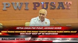 Advokat Hotman Paris Hutapea saat berbicara dengan nada tinggi dalam konferensi pers di Kejaksaan Agung bersama awak media