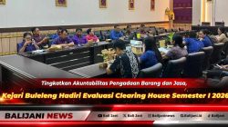 Kasi Datun Kejari Buleleng Komang Adi Wijaya saat menghadiri Rapat Evaluasi Clearing House Pengadaan Barang dan Jasa di Ruang Rapat Bappeda Buleleng