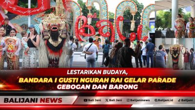 Iring-iringan perempuan Bali yang menjunjung Gebogan saat melintasi terminal internasional dalam Parade Budaya di Bandara I Gusti Ngurah Rai
