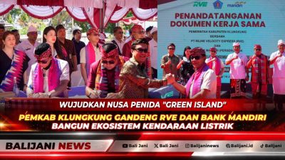Bupati Klungkung I Made Satria bersama Direktur RVE Raymond Wibisono dan perwakilan Bank Mandiri Hero Priantoro saat menunjukkan dokumen MoU Green Island di Nusa Penida