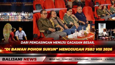 Gubernur Bali Wayan Koster bersama Ny. Putri Koster saat menyaksikan pertunjukan teater Di Bawah Pohon Sukun di Gedung Ksirarnawa Taman Budaya Bali