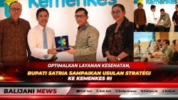 Bupati Klungkung I Made Satria didampingi jajaran dinkes saat berfoto bersama dan menyerahkan berkas usulan strategis kepada Wamenkes RI Prof Dante Saksono Harbuwono