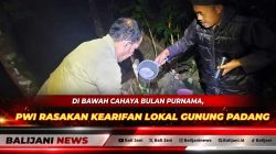 Rombongan PWI Jaya dipimpin Dar Edi Yoga bersama juru pelihara Nanang Sukmana saat membasuh wajah di sumber mata air purba kawasan situs Gunung Padang