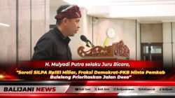 Juru Bicara Fraksi Demokrat-PKB H. Mulyadi Putra saat membacakan pemandangan umum fraksi dalam Rapat Paripurna DPRD Kabupaten Buleleng