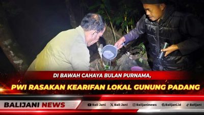 Rombongan PWI Jaya dipimpin Dar Edi Yoga bersama juru pelihara Nanang Sukmana saat membasuh wajah di sumber mata air purba kawasan situs Gunung Padang