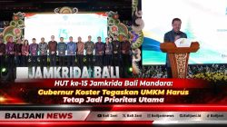 Sekda Bali Dewa Made Indra bersama Dirut Jamkrida Bali Mandara AA Ngurah Adhi Ardhana saat meresmikan logo baru pada puncak perayaan HUT ke-15 di Gedung Ksirarnawa