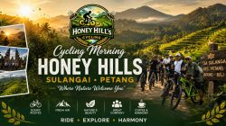 Peserta Cycling Morning & Meet-Up Pariwisata Alam saat bersepeda meninjau penangkaran Madu Kele di kawasan Honey Hills Desa Sulangai Petang Badung