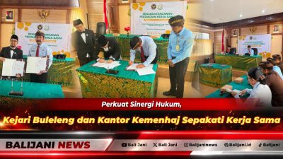 Kajari Buleleng Dicky Darmawan bersama Kepala Kantor Kemenhaj Buleleng saat melakukan penandatanganan naskah PKS bidang Datun di Aula Kejari Buleleng