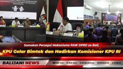 Komisioner KPU RI Idham Holik saat menyampaikan materi Bimtek Tata Cara dan Mekanisme PAW Anggota DPRD se-Bali di Kantor KPU Buleleng