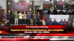 Ketua KPU Buleleng Komang Dudhi Udiyana bersama Komisioner KPU RI Idham Holik dan jajaran stakeholder saat penandatanganan Piagam Zona Integritas