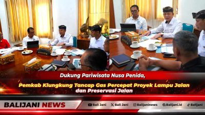 Bupati Klungkung I Made Satria didampingi Wabup Tjokorda Gde Surya memimpin rapat pembahasan proyek infrastruktur APJ dan jalan Nusa Penida di Kantor Bupati