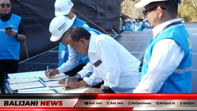 Penandatanganan kerja sama EBT antara Gubernur Bali Wayan Koster dan Dirut PLN Darmawan Prasodjo di PLTS Gilimanuk Jembrana.