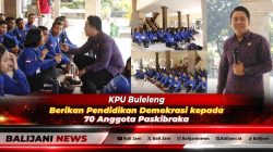 Ketua Divisi Sosialisasi KPU Buleleng Putu Arya Suarnata saat memberikan pemaparan materi Pendidikan Demokrasi kepada 70 anggota Paskibraka Kabupaten Buleleng