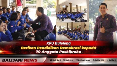 Ketua Divisi Sosialisasi KPU Buleleng Putu Arya Suarnata saat memberikan pemaparan materi Pendidikan Demokrasi kepada 70 anggota Paskibraka Kabupaten Buleleng