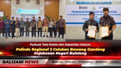 General Manager Pelindo Regional 3 Celukan Bawang Mochammad Imron bersama Kajari Buleleng Dicky Darmawan saat menandatangani nota kesepahaman PKS bidang Datun di Kantor Pelindo Celukan Bawang