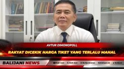 Pesawat komersial sedang melakukan pengisian bahan bakar avtur di apron bandara sebagai ilustrasi tingginya beban biaya operasional penerbangan