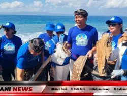 Menjaga Pantai Goa Lawah, Merawat Bali: Gerakan Langit Biru Demokrat Bali Berlanjut di Klungkung
