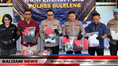Kapolres Buleleng AKBP Ruzi Gusman saat merilis kasus penipuan berkedok challenge TikTok dan kasus narkotika di Mapolres Buleleng.