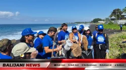 Geliatkan Ekonomi Rakyat, Demokrat Bali Bersihkan Pantai Goa Lawah Sambil Borong Dagangan UMKM