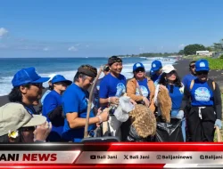 Geliatkan Ekonomi Rakyat, Demokrat Bali Bersihkan Pantai Goa Lawah Sambil Borong Dagangan UMKM